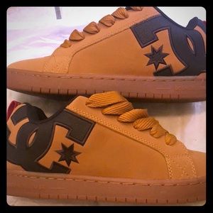 DC skate shoes